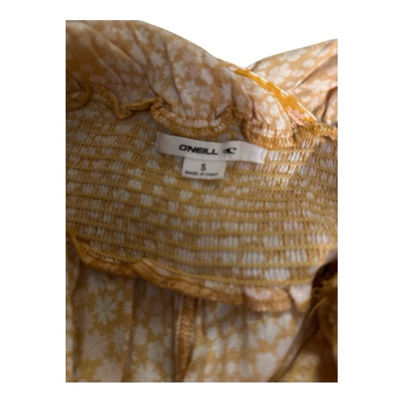 O'Neill Yellow Floral Romper with Ruffle Sleeves Size Small NWOT - Picture 3 of 4